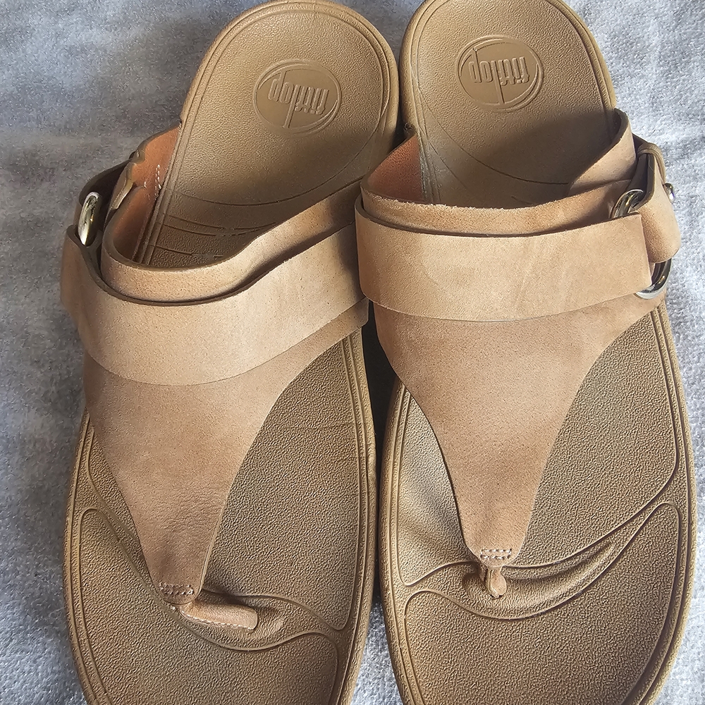 Elegant Tan Fitflop Leather Sandals